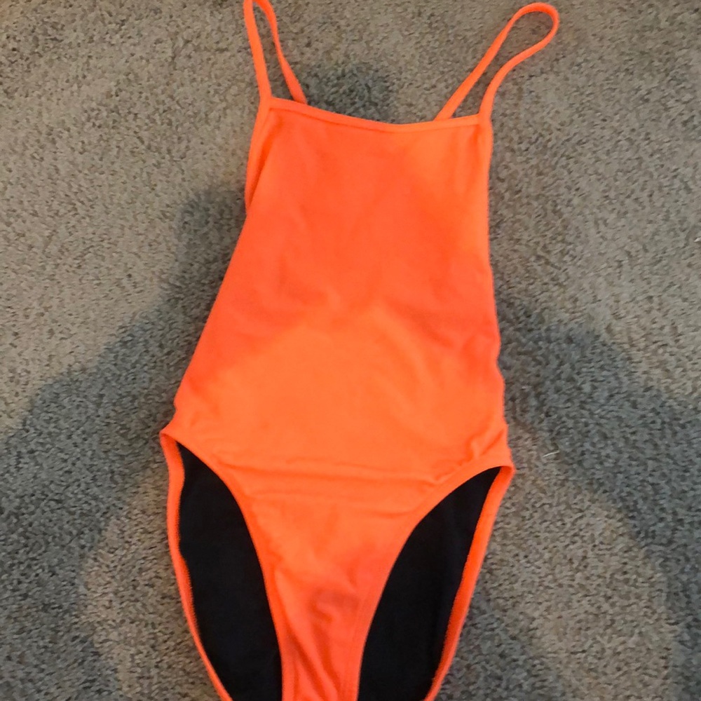 Fixed back jolyn